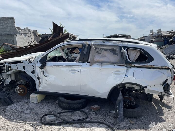 Mitsubishi Outlander 2.4 CVT, 2020, битый, 7 000 км