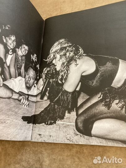 Журнал Légende о Мадонне