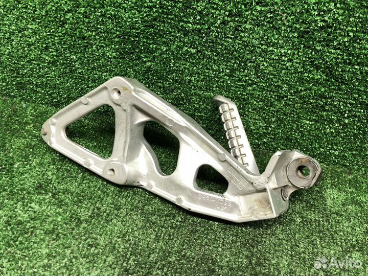 Кронштейн пассажира правый Kawasaki ZXR750 ZX750H