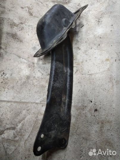 Рычаг задний продольный правый Volkswagen Passat