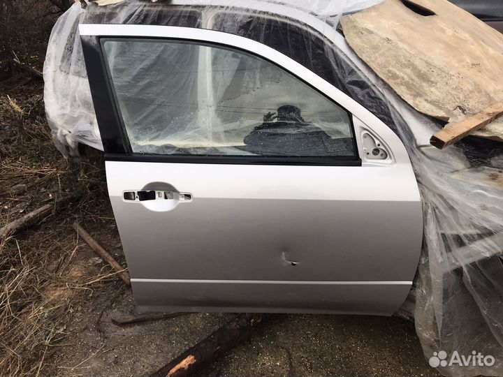 Передняя правая дверь mitsubishi outlander 1