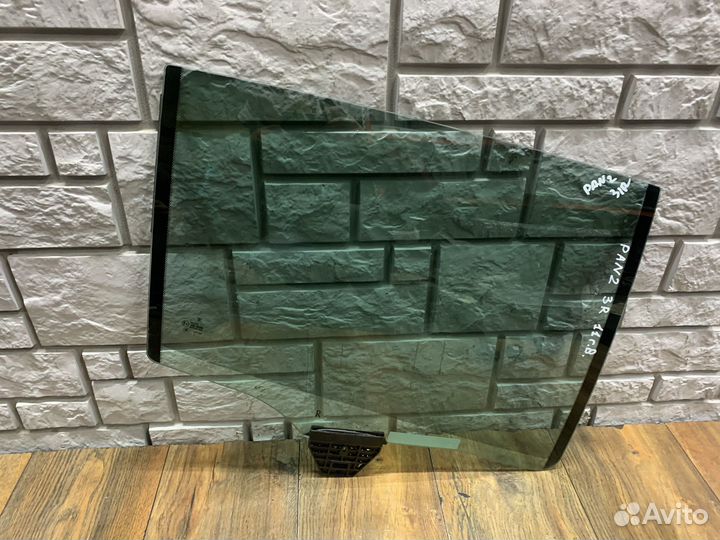 Porsche Panamera Стекло двери задней LH RH