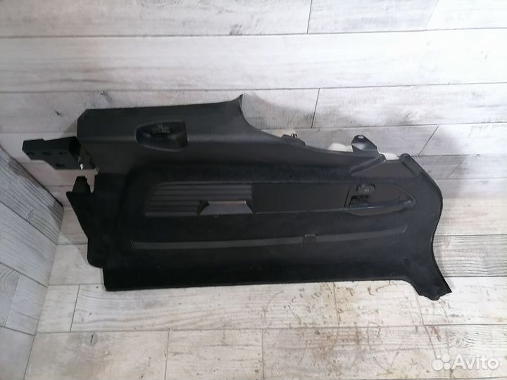 Обшивка багажника правая VW Touareg NF 2011-2014