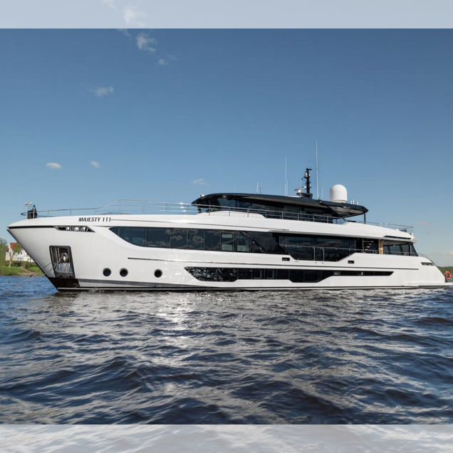 Моторная яхта Majesty Yachts 111