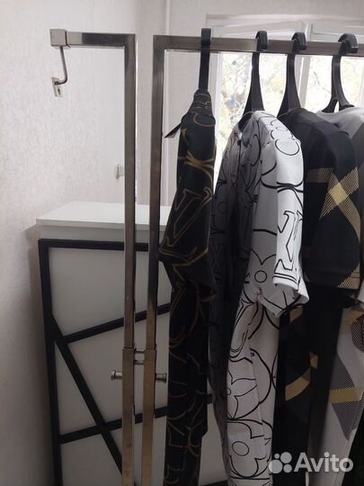 Вешало напольное для одежды