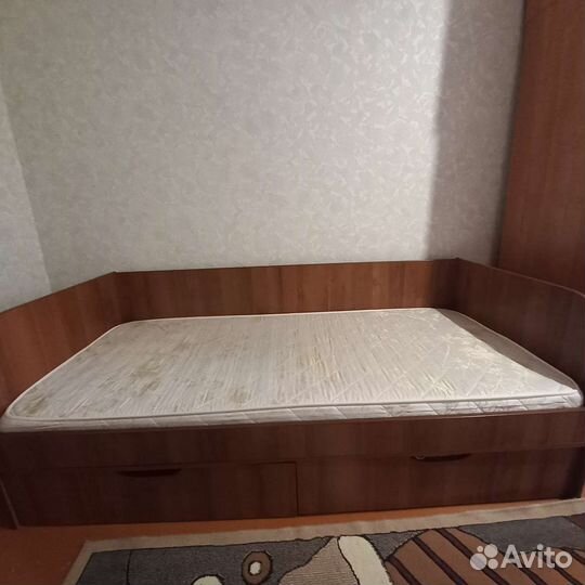 Кровать с матрасом