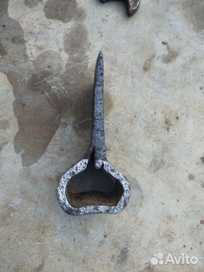 Старинный топор +предмет