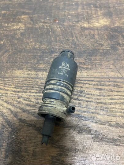 Моторчик стеклоочистителя Audi A6 C4 ABC 1996