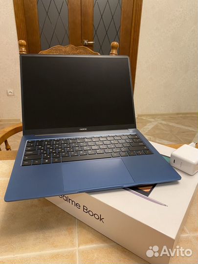 Realme book rmnb1001 14 2К i3 8+256 гб синий