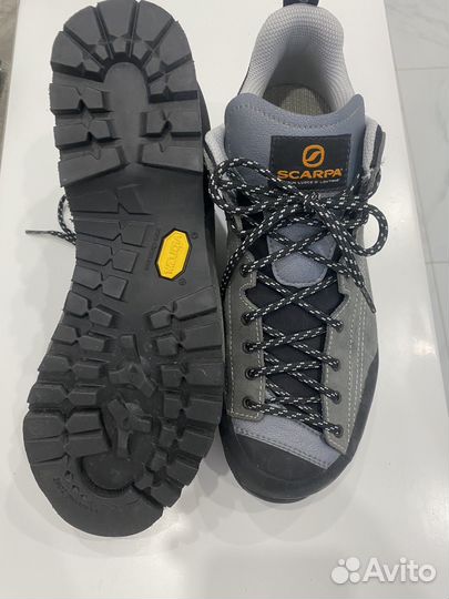 Кроссовки мужские 42 размер бу