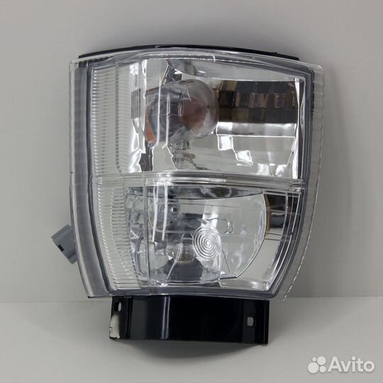 Габарит nissan atlas F23 1992-2007 г, белый (хруст