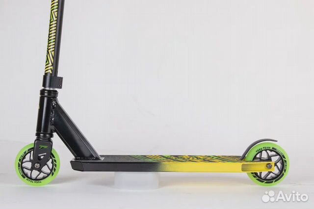 Трюковой самокат TT DukeR 202 2022 светящиеся