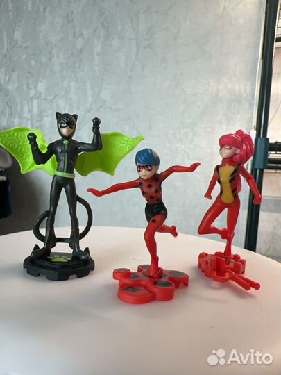 Фигурки леди баг и супер кот из киндера