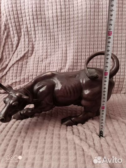 Большой бронзовый бык