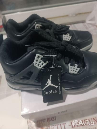 Кроссовки женские