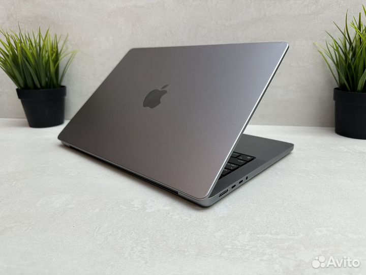 MacBook Pro 14