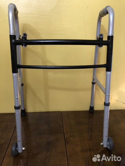 Ходунки для взрослых на колесах