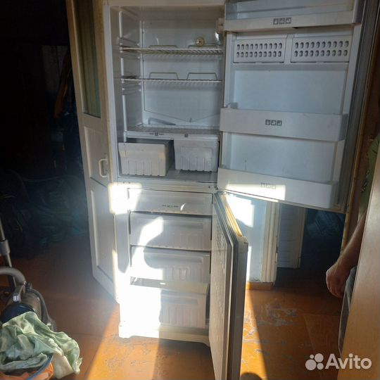 Продам 2х камерный холодильник