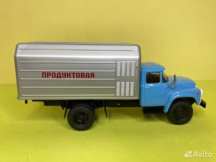 Модель лумз890Б (рефрижиратор) в масштабе 1/43