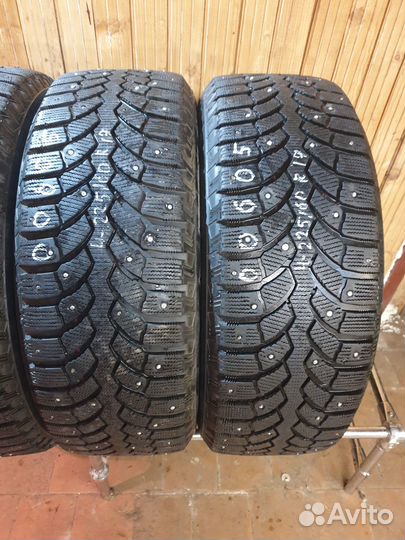 Bridgestone Blizzak Spike-01 225/60 R17 104T