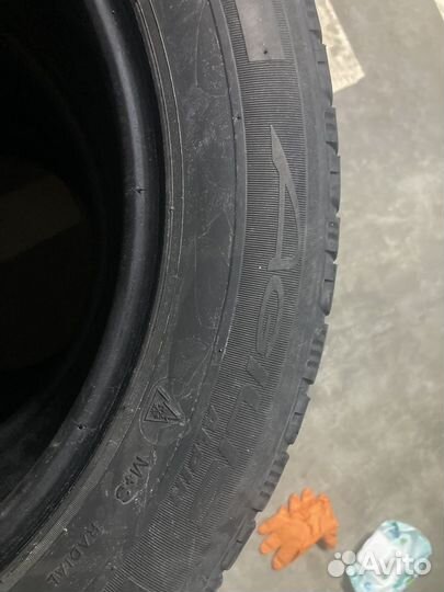 Michelin Agilis 215/60 R17C 104H