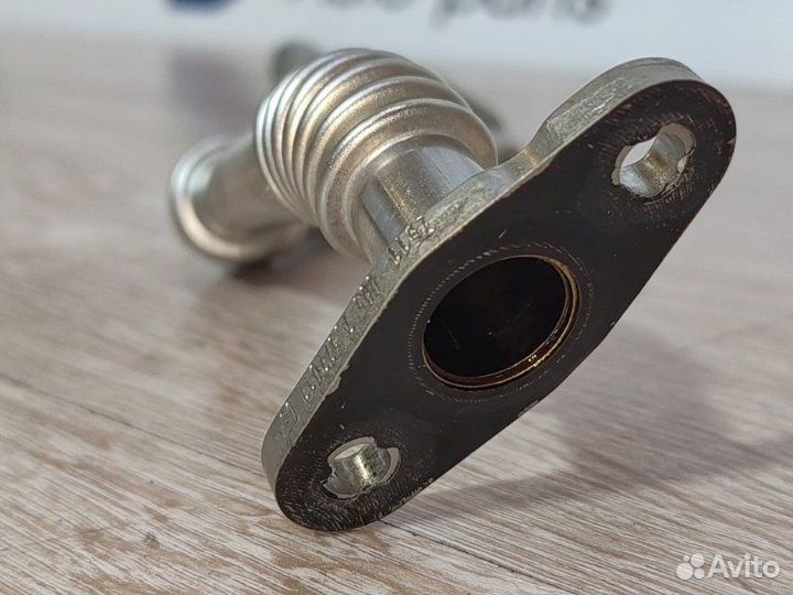 Трубка слива масла с турбины Bmw 5 F10 N63B44 2011