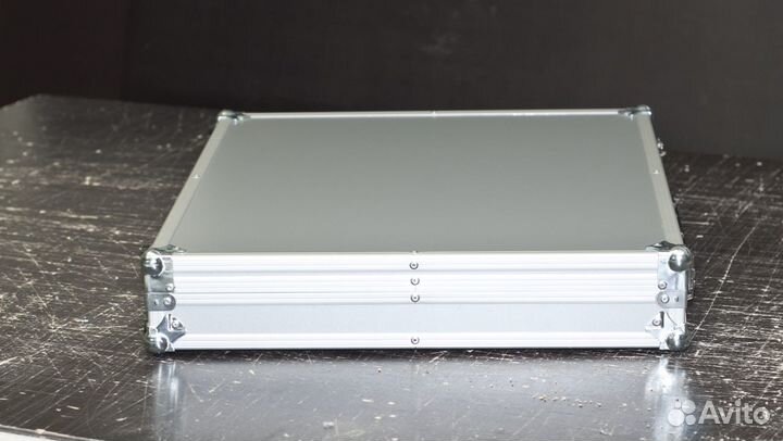 Кейс-чемодан из алюминиевого композита