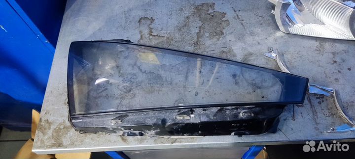 Стекло фары правое Skoda rapid