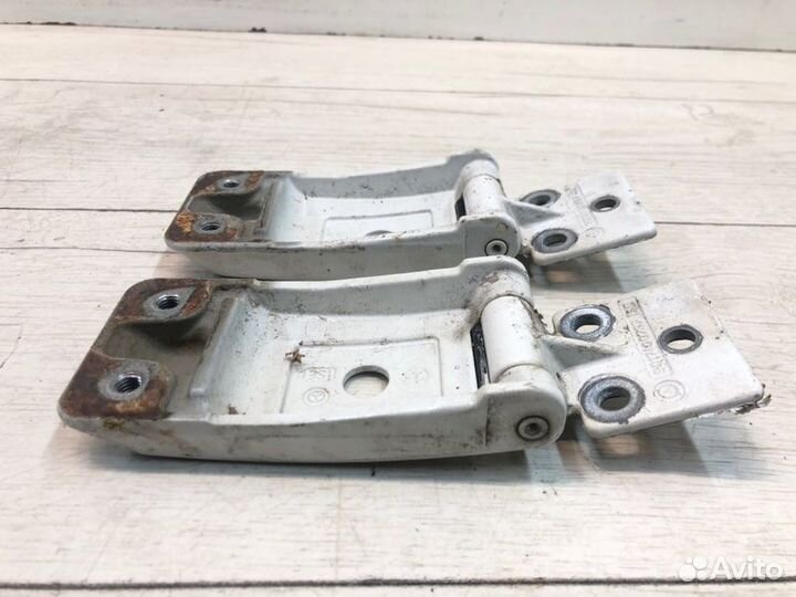 Петли задних дверей Mercedes Sprinter W909 2016