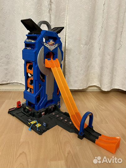 Hot Wheels мега гараж