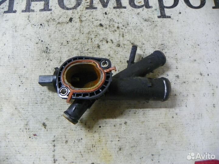 Фланец двигателя системы охлаждения Skoda Octavia