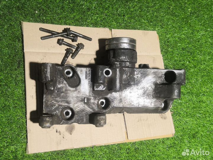 Кронштейн генератора Volvo s40 1