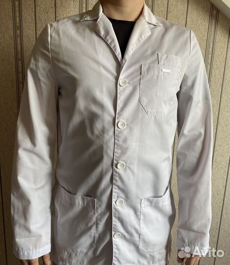 Белый медицинский халат