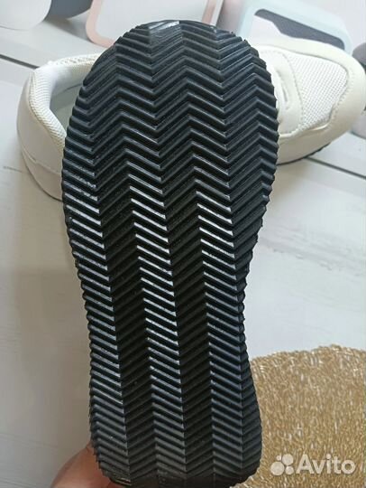 Кроссовки OVS