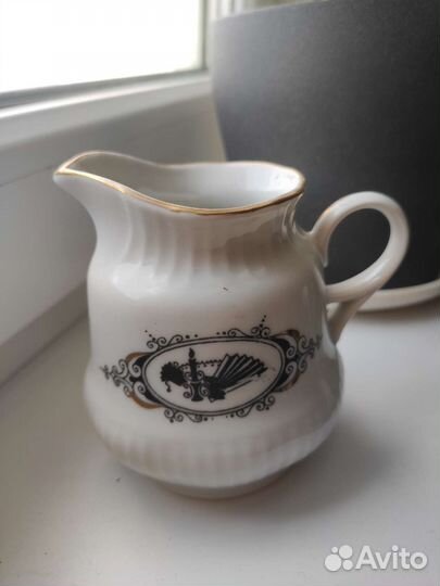 Молочник, чашка, блюдца, сахарница
