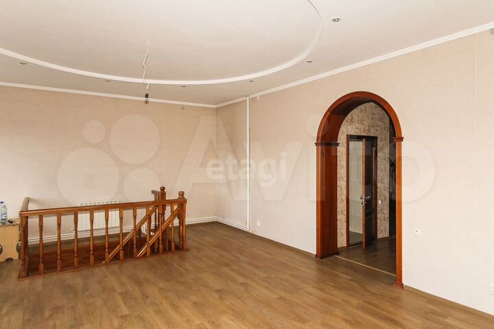 Дом 618 м² на участке 15 сот.