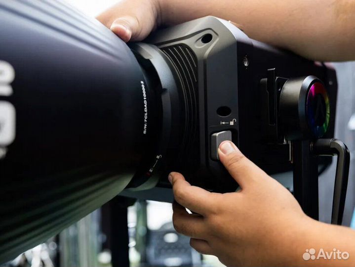 Осветитель Aputure Electro Storm CS15