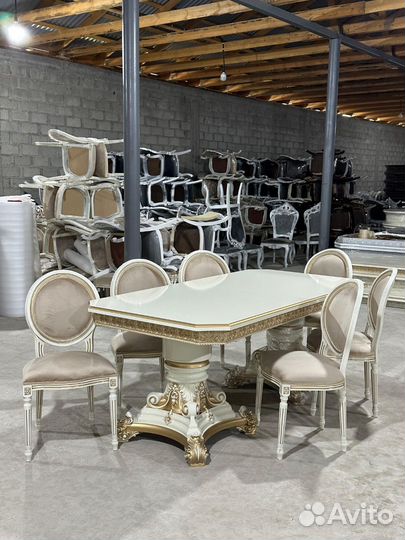 Стол со стульями