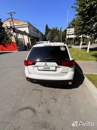 Mitsubishi Outlander, 2020