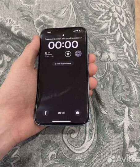 Телефон iPhone 13