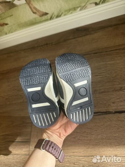 Кроссовки на малыша 20 размер новые