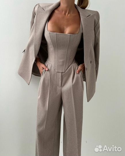Костюм женский