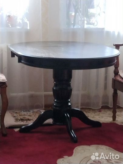 Стол для гостиной в отличном состоянии