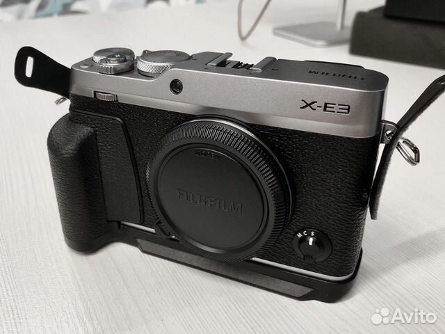 Беззеркальная камера Fujifilm X-E3 + доп. хват объявление продам