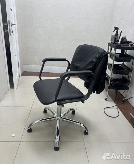 Офисное кожаное кресло