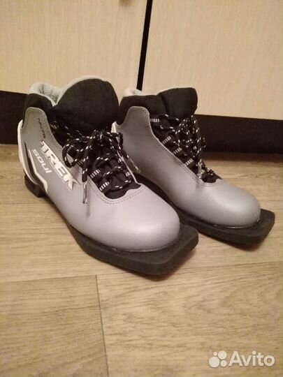 Лыжные ботинки р 34