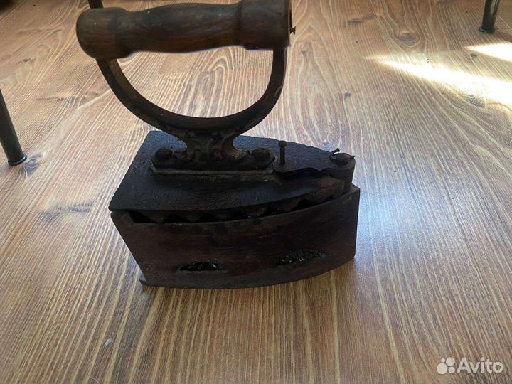 Утюг чугунный старинный