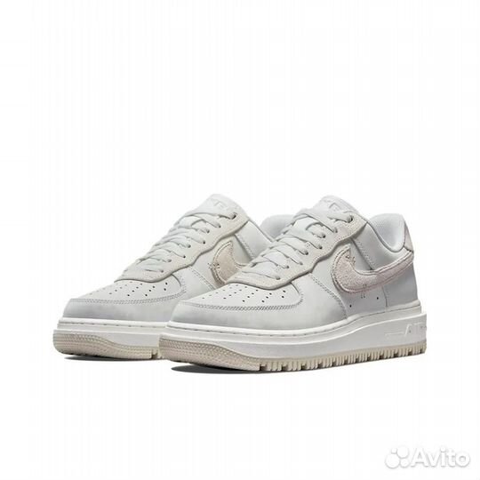 Nike Air Force 1 Low summit white