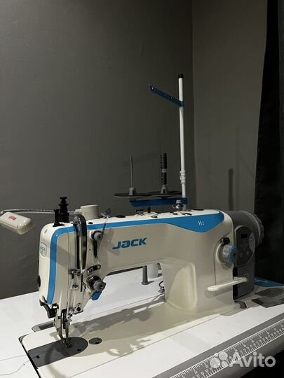 Промышленная швейная машина со столом Jack h2