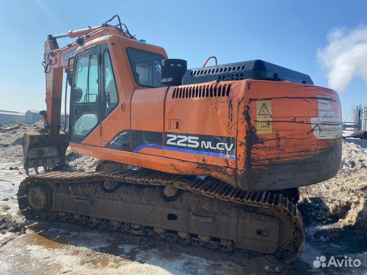 Гусеничный экскаватор DOOSAN SOLAR 225NLC-V, 2011